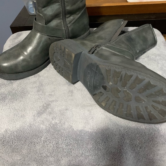 ETC Grey Zippered Boots - Picture 5 of 5